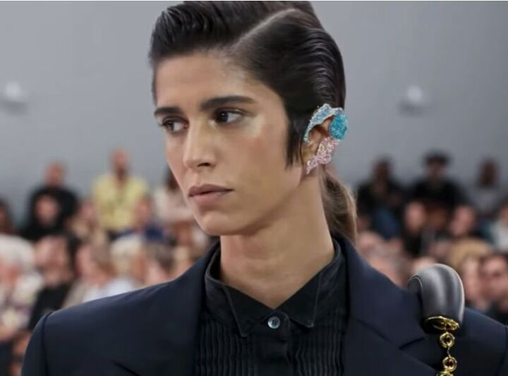 2024 accessory trends, Statement earrings