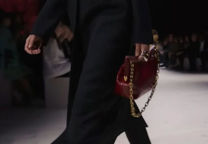 2024 accessory trends, Red handbag