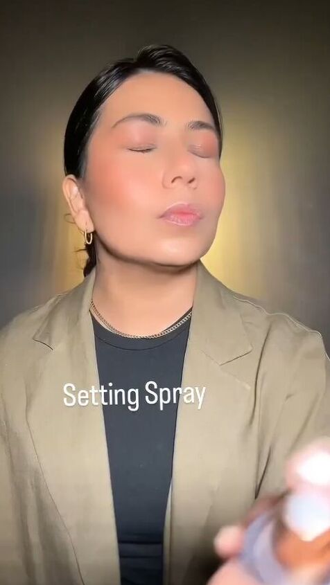 natural everyday makeup, Adding setting spray