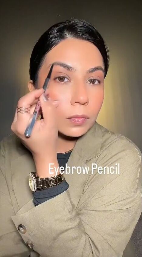 natural everyday makeup, Applying brow pencil