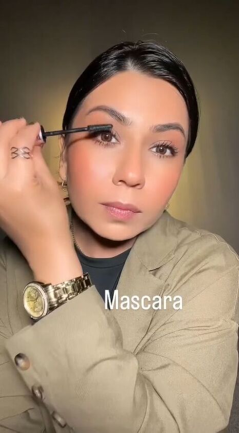 natural everyday makeup, Applying mascara