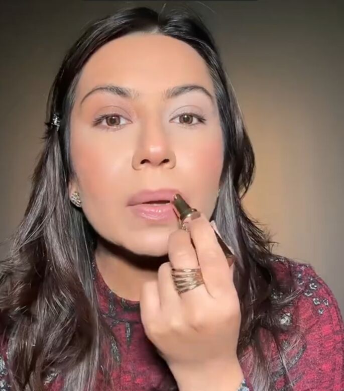 date night makeup, Applying lipstick