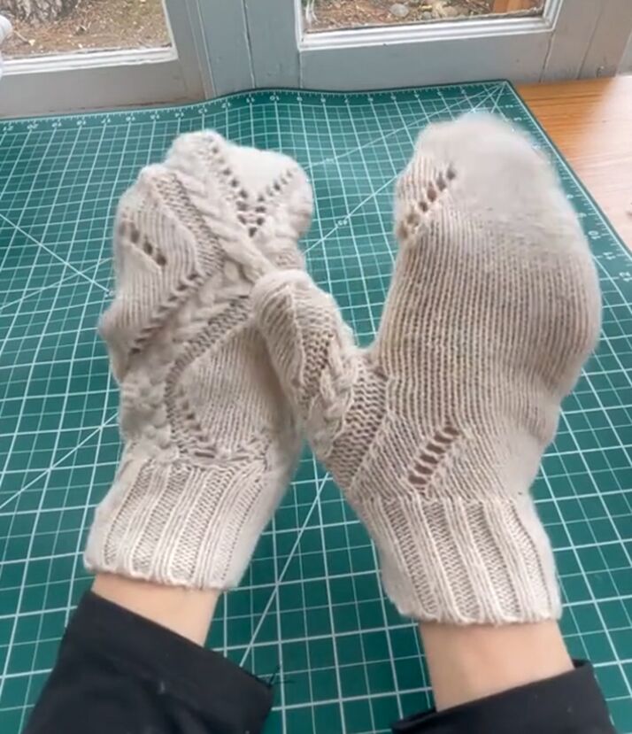upcycle a sweater, DIY mittens from an upcycled sweater