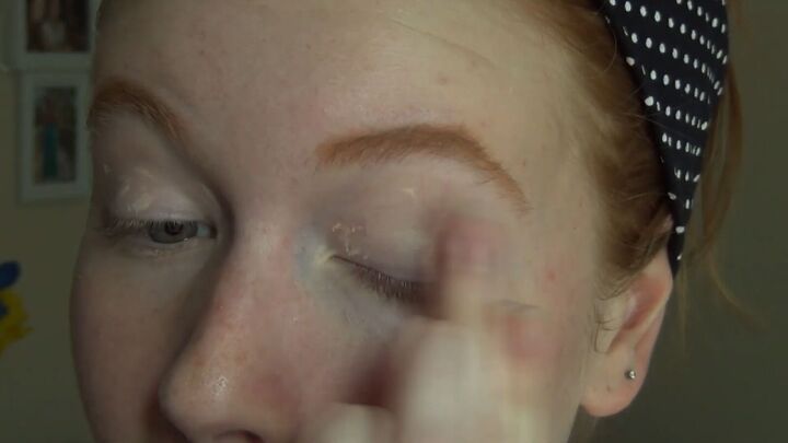 spring makeup look, Applying eye primer