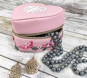 Monogram Jewelry Case Creatively Beth creativelybeth jewelry case travel monogram flowers craft diy embroidered letters ironon