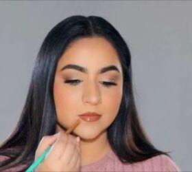 makeup textured skin, Cleaning up lips
