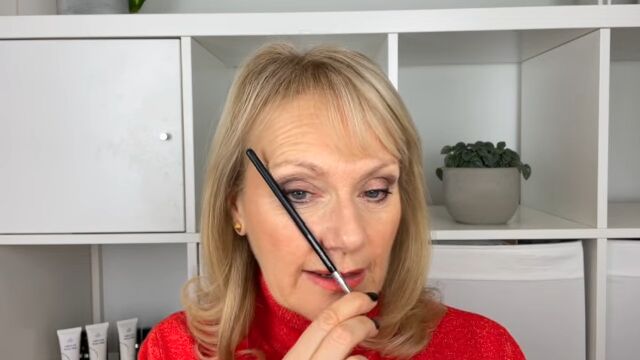 brows for older women, Determining eyebrow shape