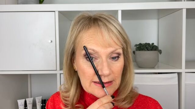 brows for older women, Determining eyebrow shape