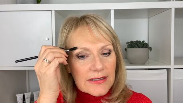 brows for older women, Grooming brows