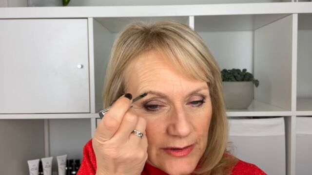 brows for older women, Filling in brows