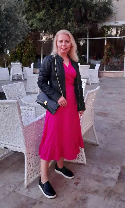 styling a hot pink dress, Pink and black
