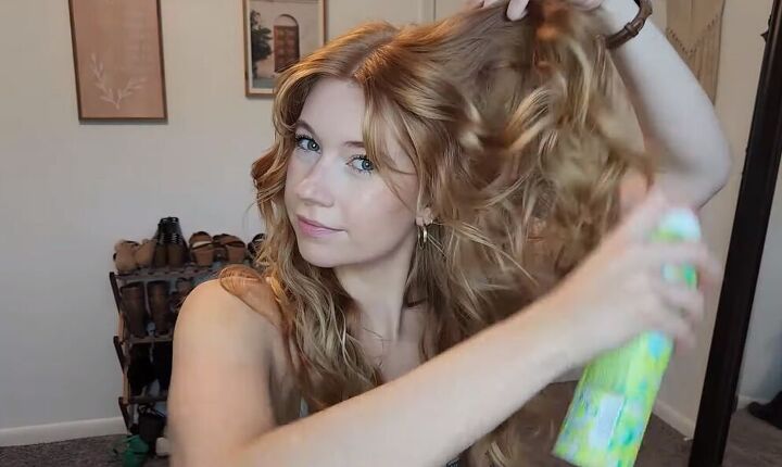 how to get beach curls with curling iron, Applying texture spray