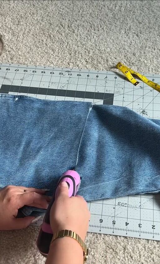 diy the perfect summer mom shorts in 5 minutes, Cutting jeans