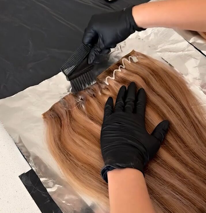 tutorial for shadow rooting your extensions, Applying hair dye