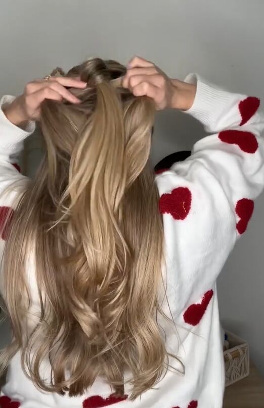 brilliant hack for covering up your ponytail, Pulling hair