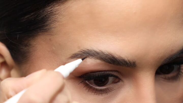 fluffy eyebrow trend, Filling brows in