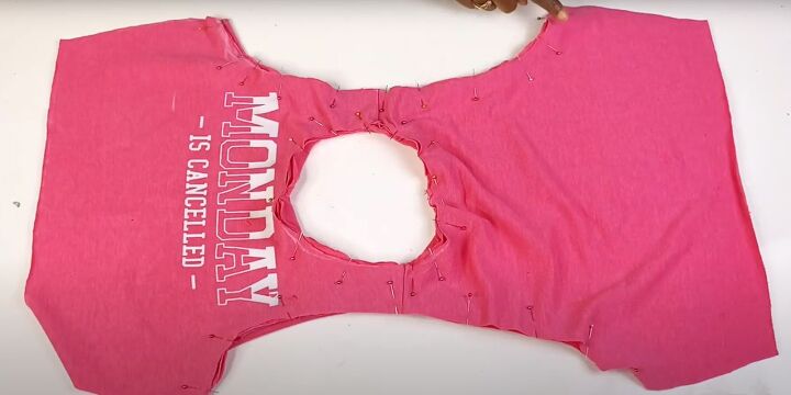 Easy Sewing Tutorial: How to Make a Sports Bra From an Old T-shirt | Upstyle Easy Sewing Tutorial: How to Make a Sports Bra From an Old T-shirt | Upstyle