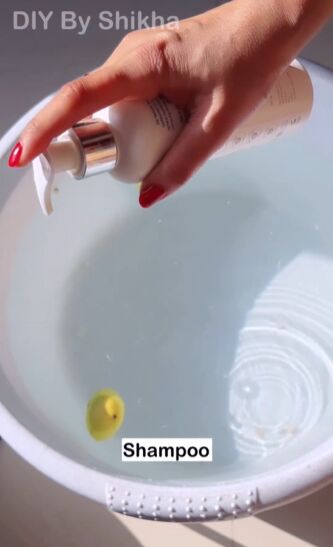 grab a lemon for this beauty treatment, Preparing foot bath