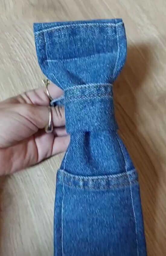 this diy denim accessory can go with any outfit, Shaping tie