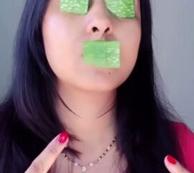 the best all natural lip and eye patches you can make, Applying aloe vera to lips