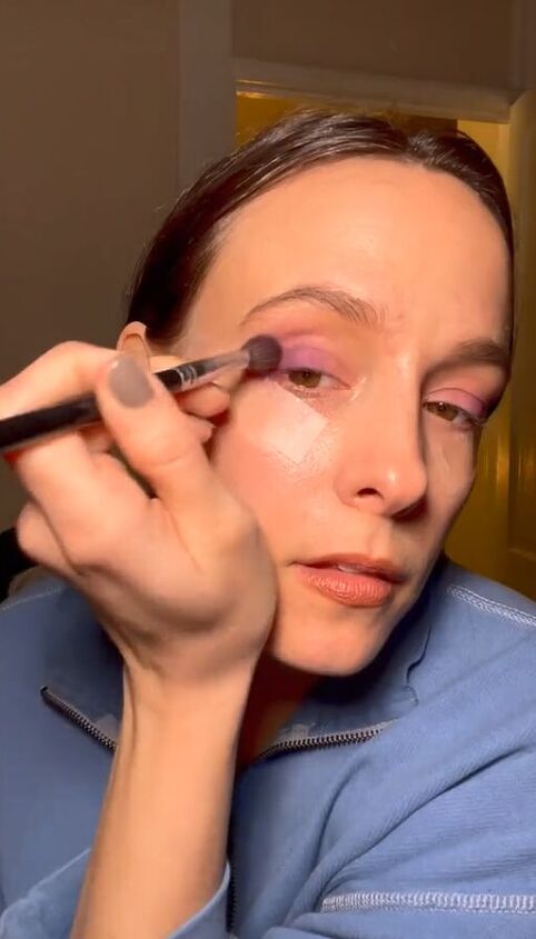 grab some scotch tape for this makeup hack, Applying eyeshadow