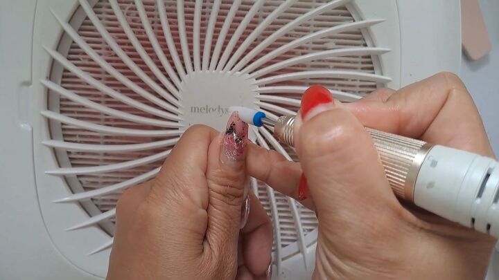how to trim gel nails, Filing nail