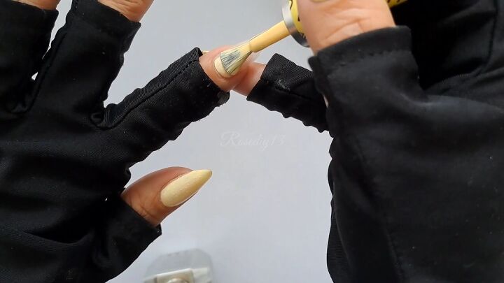 yellow flower nails, Applying gel polish