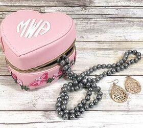 Monogram Jewelry Case Creatively Beth creativelybeth jewelry case travel monogram flowers craft diy embroidered letters ironon