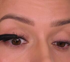 eyelash hack, Applying mascara