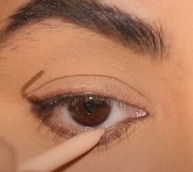 eyeliner hacks for hooded eyes, Applying eye pencil