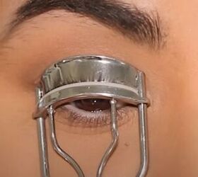 eyeliner hacks for hooded eyes, Curling eyelashes