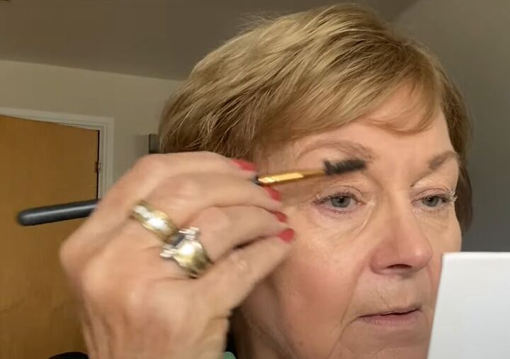 Easy and Subtle Green Eyeshadow Look for Older Ladies Upstyle
