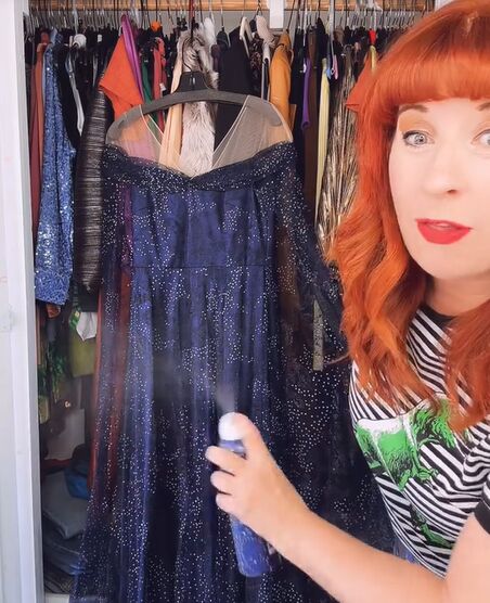 How to Stop Glitter From Falling Off Your Clothing | Upstyle How to Stop Glitter From Falling Off Your Clothing | Upstyle