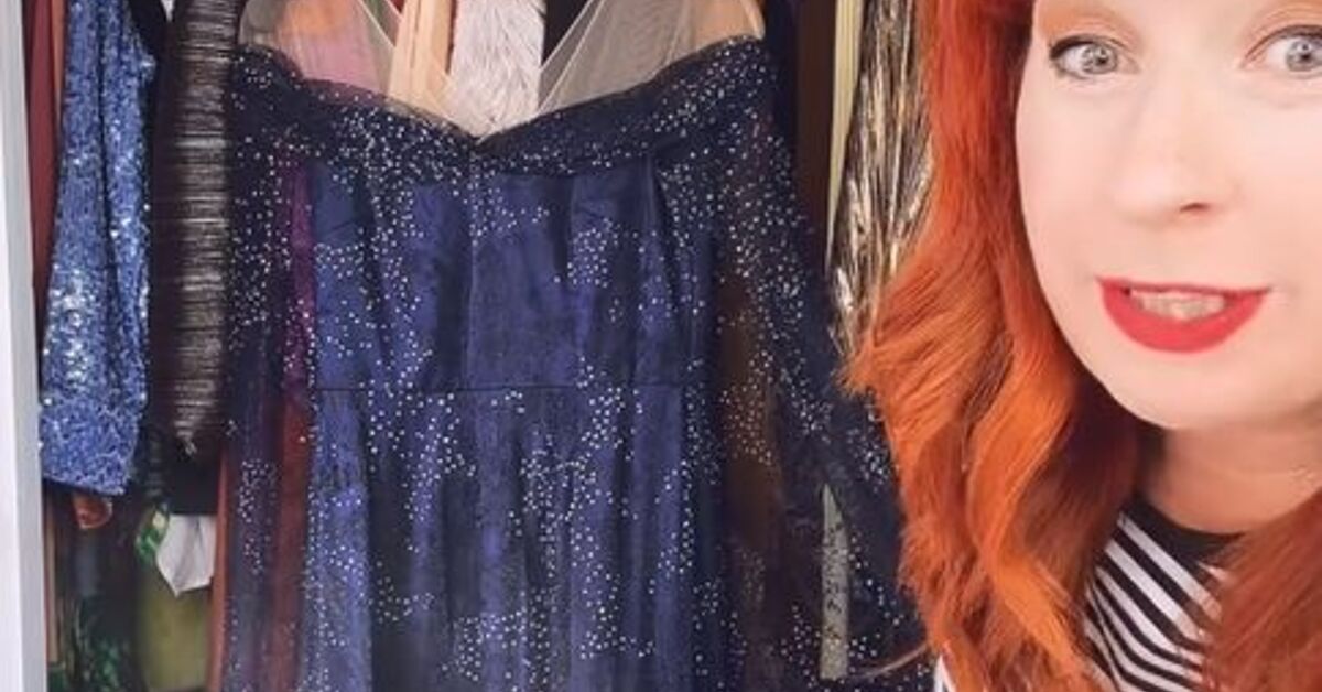 How to Stop Glitter From Falling Off Your Clothing | Upstyle How to Stop Glitter From Falling Off Your Clothing | Upstyle