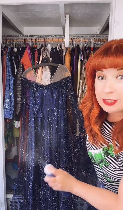 How to Stop Glitter From Falling Off Your Clothing | Upstyle How to Stop Glitter From Falling Off Your Clothing | Upstyle