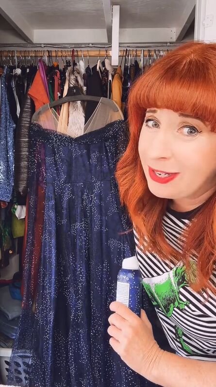 How to Stop Glitter From Falling Off Your Clothing | Upstyle How to Stop Glitter From Falling Off Your Clothing | Upstyle