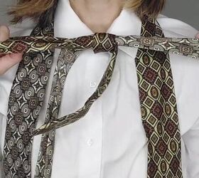 grab 2 ties for this fashion hack, Tying a bow