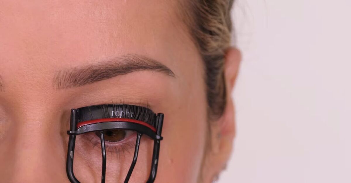 Sparse Lashes Example Game-changing Hack for Sparse Lashes and Hooded Eyes | Upstyle