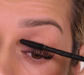 Applying mascara