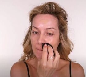 Applying foundation