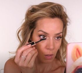 Applying mascara