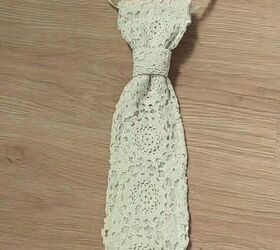 Making a DIY crochet tie