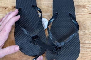 Glam up Dollar Tree flip flops with this super cute idea