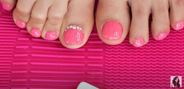How To Achieve A Fabulous Barbie Pedicure At Home Upstyle how-to-achieve-a-fabulous-barbie-pedicure-at-home-upstyle