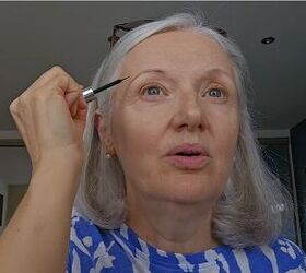 Applying brow pen