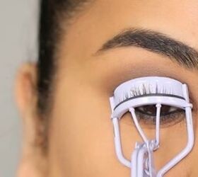 Curling the eyelashes