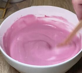 diy pink face mask, Mixing the ingredients