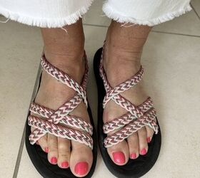 We're kinda obsessed with how she paired these summery sandals