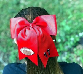 5 Minute Football Hair Bow Creatively Beth creativelybeth 5minutecrafts sportscrafts football flagfootball