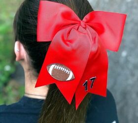 5 Minute Football Hair Bow Creatively Beth creativelybeth 5minutecrafts sportscrafts football flagfootball